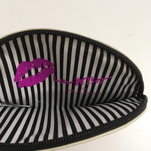 3/$25 Betsey Coin Wallet Purse Wristlet CAT NEW - Picture 4 of 4